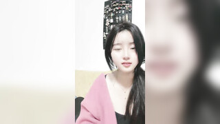 外表甜美邻家妹妹！好久没自慰了！多毛骚穴震动棒插，爽的流白浆，抽插猛捅，搞的舒服了