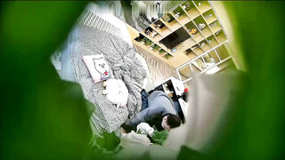 新片速递酒店偷拍假期秃顶姐夫偷偷领着小姨子开房偷情强迫小姨子给他舔鸡巴