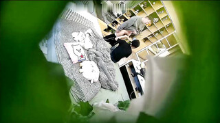 新片速递酒店偷拍假期秃顶姐夫偷偷领着小姨子开房偷情强迫小姨子给他舔鸡巴
