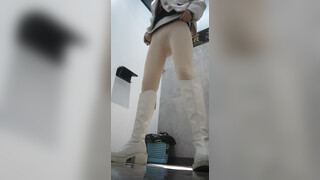 商场女厕全景偷拍多位小美女其中一个美女BB里塞了棉棒拔出来的一刹那貌似很爽的样子 (5 