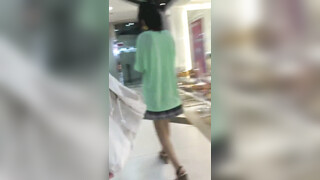 商城跟随偷窥JK美眉 细长腿 小内内 青春的气息