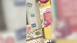 商城跟随偷窥JK美眉 细长腿 小内内 青春的气息
