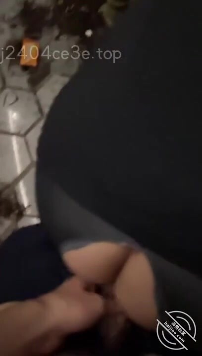 【极品母子通奸】妈妈的丰乳肥臀 给老妈安排开档瑜伽裤 户外人前玩露出 太刺激了上山打野炮 后入被榨内射