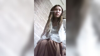 旅游区女厕全景偷拍一起的两个美女同事的极品美鲍鱼 刘思颖