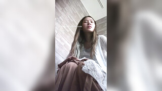 旅游区女厕全景偷拍一起的两个美女同事的极品美鲍鱼 刘思颖