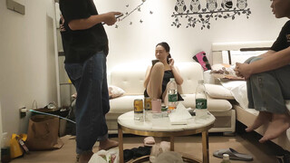 巨乳熟女大姐 啊亲爱的我要高潮了 大奶子大乳晕 身材高挑丰满大长腿 性格开朗健谈 被精神小伙从沙发操到床上奶子哗哗