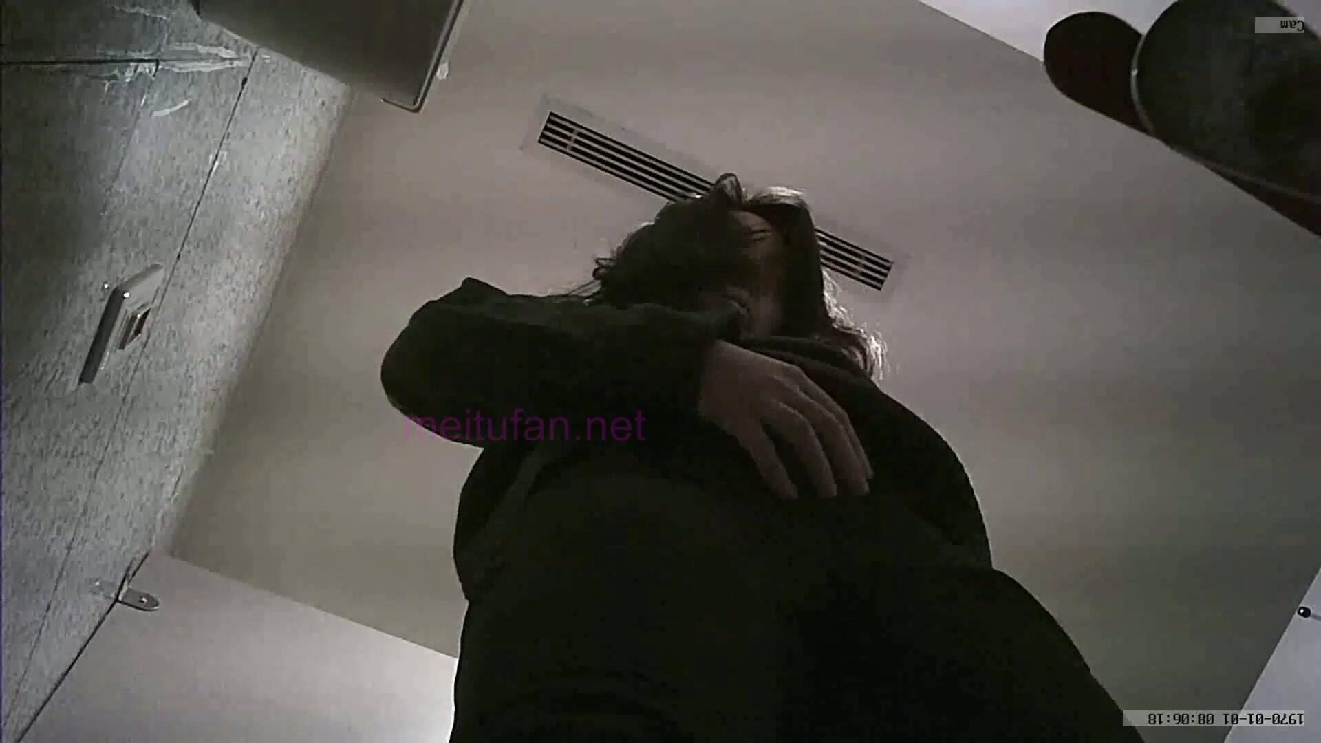 校园舞蹈社团女生排练节目偷拍她们未经风霜粉嫩的鲍鱼1