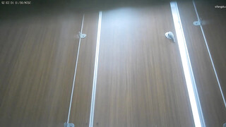 九月最新流出景区游乐城女厕近距离后拍美女尿尿蜜桃臀骚逼充满屏幕有几个年轻妹子和宝妈貌似还不错