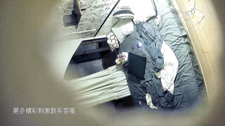 【酒店偷拍】极品身材学生妹独自等男友一天，来了就马上干一炮，偷窥佳作必看！26日晚上
