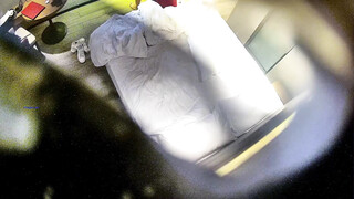 《黑客破解》单位领导酒店潜规则美女同事不同意就强操反抗也没有用
