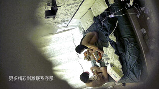 【酒店偷拍】极品身材学生妹独自等男友一天，来了就马上干一炮，偷窥佳作必看！28日清早和男友裸体吃早餐后啪啪