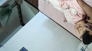 《居家摄像头破解》小伙带着漂亮的女盆友各种姿势啪啪连干两炮