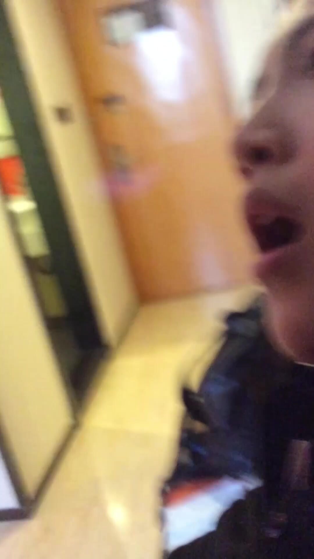 山东威海00后大学生情侣在教室课桌上啪啪，被男朋友拍摄下来，分手后被男朋友流出了
