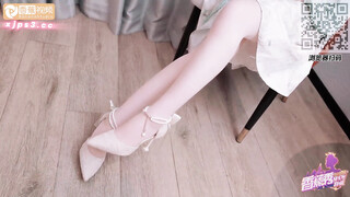 【香蕉视频】xjx-0207 风骚少女拍私房照-狐不妖