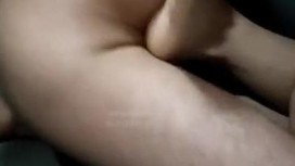 自拍福利颜值不错短发妹子户外车震 大车后座口交上位骑乘抽插呻吟娇喘诱人 很是诱惑喜欢不要错过