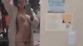 百度云泄密流出视图浙江美术学院气质美女大学生吴X晶学生宿舍拿震棒自嗨对着镜子自拍极品好身材