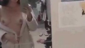 百度云泄密流出视图浙江美术学院气质美女大学生吴X晶学生宿舍拿震棒自嗨对着镜子自拍极品好身材