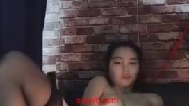 百度云泄密流出视图浙江美术学院气质美女大学生吴X晶学生宿舍拿震棒自嗨对着镜子自拍极品好身材
