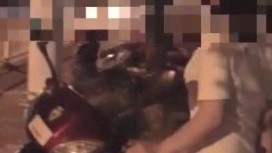唯美MV风格露出达人萍萍系列第4部 开档丝袜无下装夜行大马路