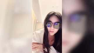 【小碧晨】兄弟们神似张碧晨奶子超级大，开朗健谈，活泼爱笑大尺度话题不断，掰逼粉嫩 (3)