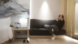 【小宝寻花】素颜长沙黑衣妹，身材苗条极妩媚，大床疯狂艹逼！--4K字幕版 (1)