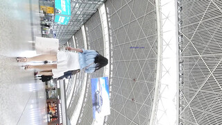 机场一路跟踪抄底多位极品少妇一起探寻她们的裙底风光 (1)