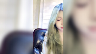 【椰椰呐】极品校花 好嫩好漂亮啊~潮流骚舞！大奶又大又嫩 骚逼很粉很紧致 道具自慰 爽 (4)