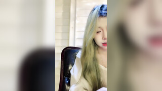 【椰椰呐】极品校花 好嫩好漂亮啊~潮流骚舞！大奶又大又嫩 骚逼很粉很紧致 道具自慰 爽 (4)