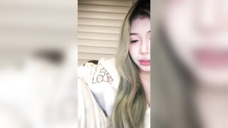 【椰椰呐】极品校花 好嫩好漂亮啊~潮流骚舞！大奶又大又嫩 骚逼很粉很紧致 道具自慰 爽 (2)