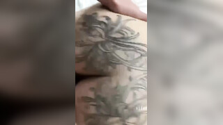 极品反差婊快手林楠爱健后入打桩纹身精神小妹，纹身妹艹起来感觉十足！