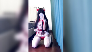 【恋爱绝缘体】最新流出抖音颜值网红未流出漏点漏B自慰福利，极品大奶子，粉穴白虎玩得飙白浆刺激