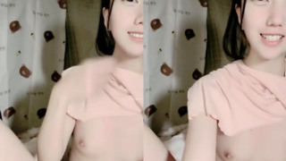 苗窕贫乳妹子淫声荡语撩骚互动,近拍掰穴扣逼跳蛋玩弄粉穴…
