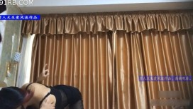 男人爱风流桑拿会所包房点了一位刚来不久的年轻美女技师跳艳舞挑逗丰满肥臀妹子被操疼了国语对白1080P原版