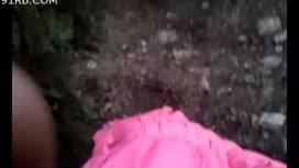 云盘泄密-外貌白皙清纯骨子淫骚的大学美女和男友出租屋各种肏逼后又到郊区树林里野战后人啪啪,屁股真性感!