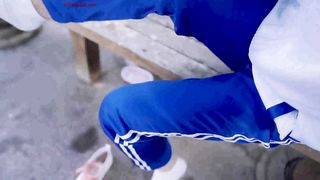 国产高端私人订制-学院派校园风女神级性感美女独自一人闲逛时被猥琐歹徒弄晕抱到废旧高楼撕破丝袜轮流侵犯!