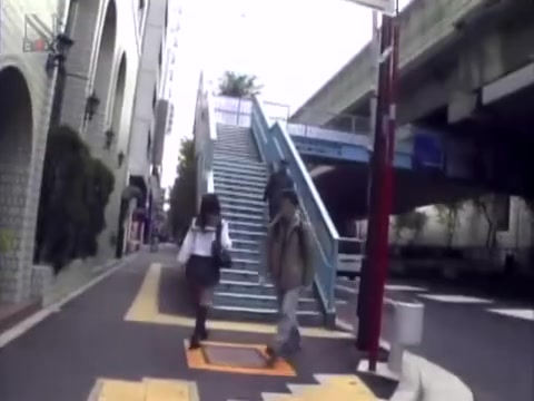 震撼！真實强奸日本女學生，暴力强上，女生全場哭泣無助，非常可憐 