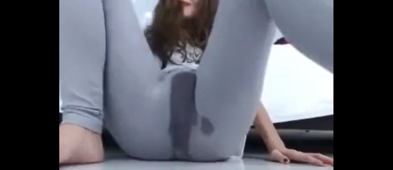 从p站上下载的美女穿着棉裤自慰喷潮