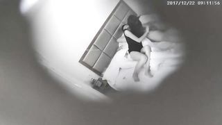 【360】12月份天狼台超级稀缺-身材苗条内裤性感的大胸美女被男友按在墙上后入爆插，颜值不错真实良家啪啪更刺激