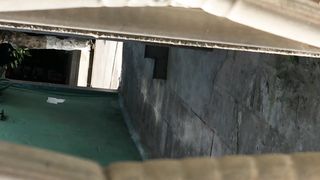 国内厕拍大神潜入路边沟厕偷拍几位漂亮的美女嘘嘘有个妹子被这么拍脸居然没发现