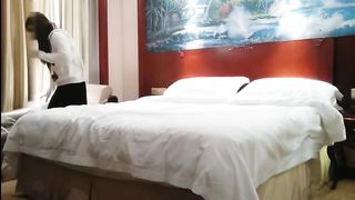 【酒店探花】小伙酒店一个人实在太孤单，连续喊来两个年轻美女上门服务，撕扯丝袜，69抠穴，把小嫩妹操得也要高潮了