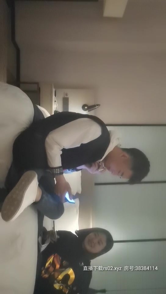 【秦总全国探花】酒店约操年轻嫩妹子上门啪啪，看着挺清纯肉肉型，胸大态度好，很是诱惑喜欢不要错过