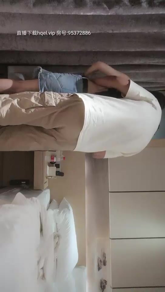 小宝寻花高颜值牛仔短裙外围妹子TP啪啪，调情摸逼大白奶子口交上位骑坐，呻吟娇喘非常诱人
