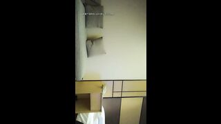 小宝寻花今晚约了两个肉肉身材妹子双飞，一起口交舔弄黑丝翘起双脚扣逼，上位骑乘轮着猛操