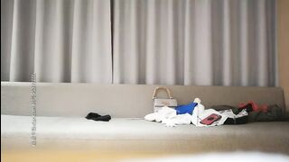 【小宝寻花】极品美乳外围妹，阴毛稀疏小穴看着挺嫩小宝狂抠穴，疯狂啪啪很是诱惑喜欢不要错过