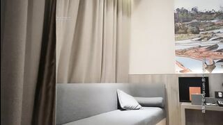小宝寻花高颜值牛仔短裤萌萌妹子，镜头前口交穿上黑丝，上位骑乘猛操呻吟娇喘