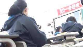 国内某高中男生TP同班女生嘘嘘