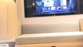 高颜值大长腿妹子，近距离拍摄舔奶扣逼，口交上位骑乘大力猛操