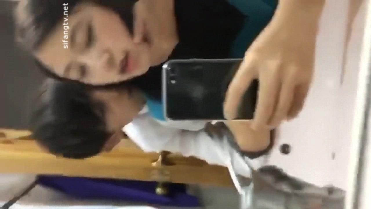 【网曝门事件】疑似台湾某知名歌手性爱啪啪不雅视频流出 卫生间后入猛操漂亮美女 边拍边干 完美露脸 高清720P版