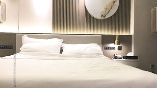 小宝寻花约了个长裙肉肉少妇啪啪，口交舔弄上位骑乘抽插猛操非常诱人