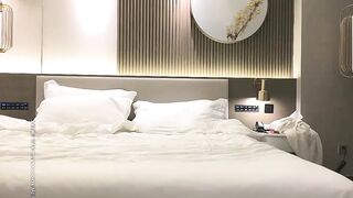 小宝寻花约了个长裙肉肉少妇啪啪，口交舔弄上位骑乘抽插猛操非常诱人